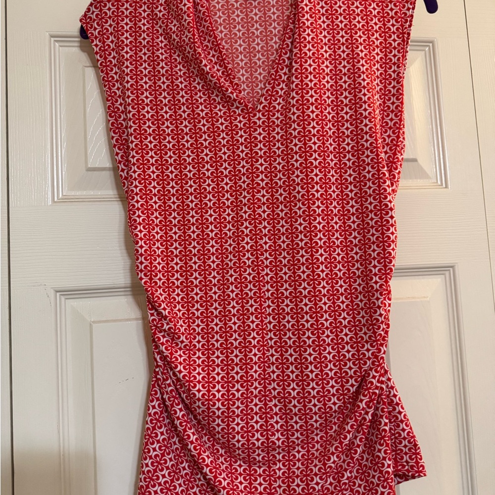 Vince Camuto Red and White v neck Geometric top